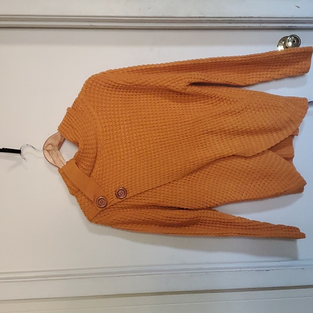 Zenana gold sweater, like new